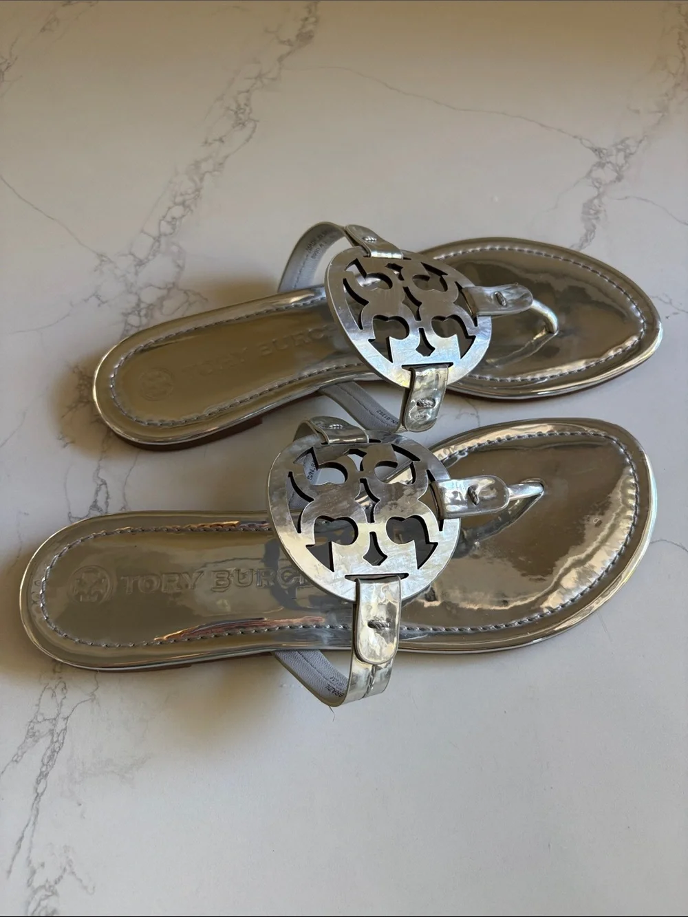 Tory Burch Women’s Metallic Silver Thong Sandals with Logo Medallion size 9.5